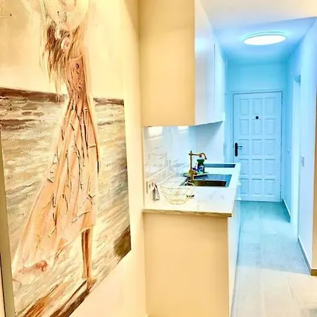 Апартаменти Club Mar - First Line With Sea View Адехе