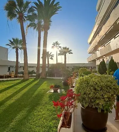 Апартаменти Club Mar - First Line With Sea View *